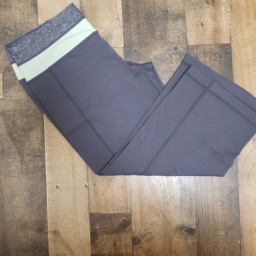 🌻 NYLA Mid-calf Yoga Pant - Picture 2 of 4